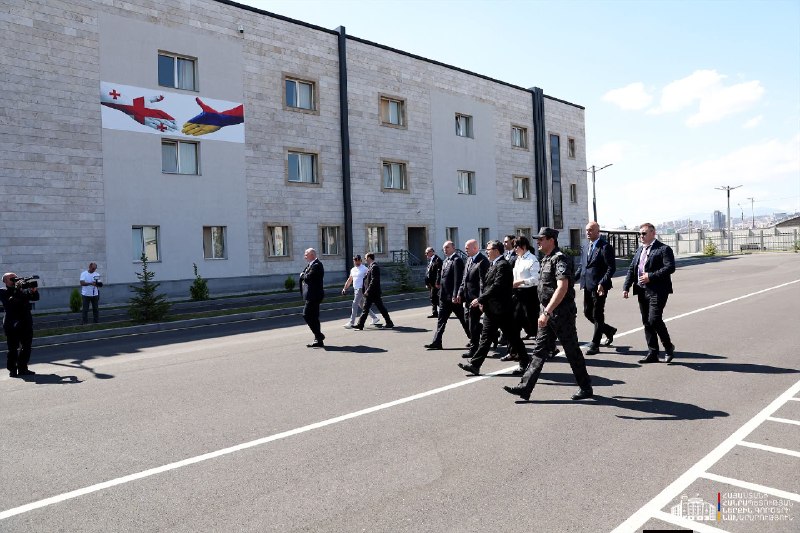 Министр внутренних дел Грузии Сулхан Тамазашвили в Центре 112 в Ереване
