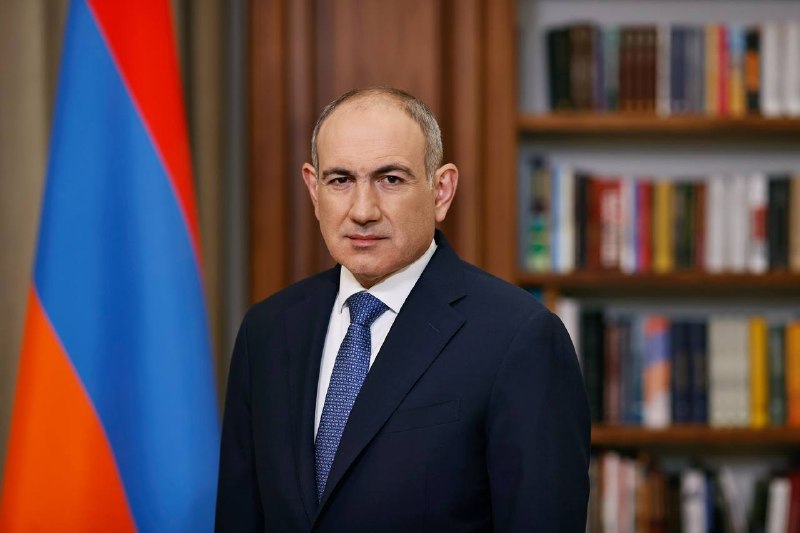 Премьер-министр Армении Никол Пашинян выступает с посланием в День Конституции