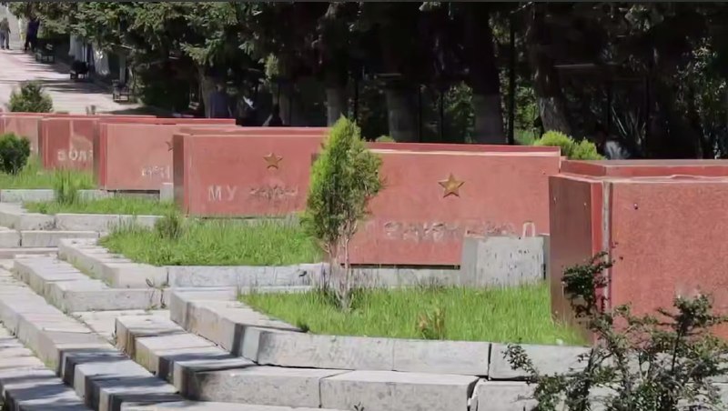 Золотистые буквы с мемориала «Мать Армения» в Гюмри найдены в мусорном баке — МВД начало расследование