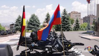 Передача 16 снегоходов Германией Министерству обороны Армении