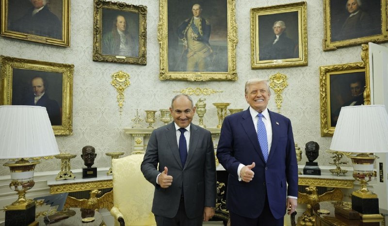 Никол Пашинян и Дональд Трамп на фоне флагов Армении и США, поздравительное послание