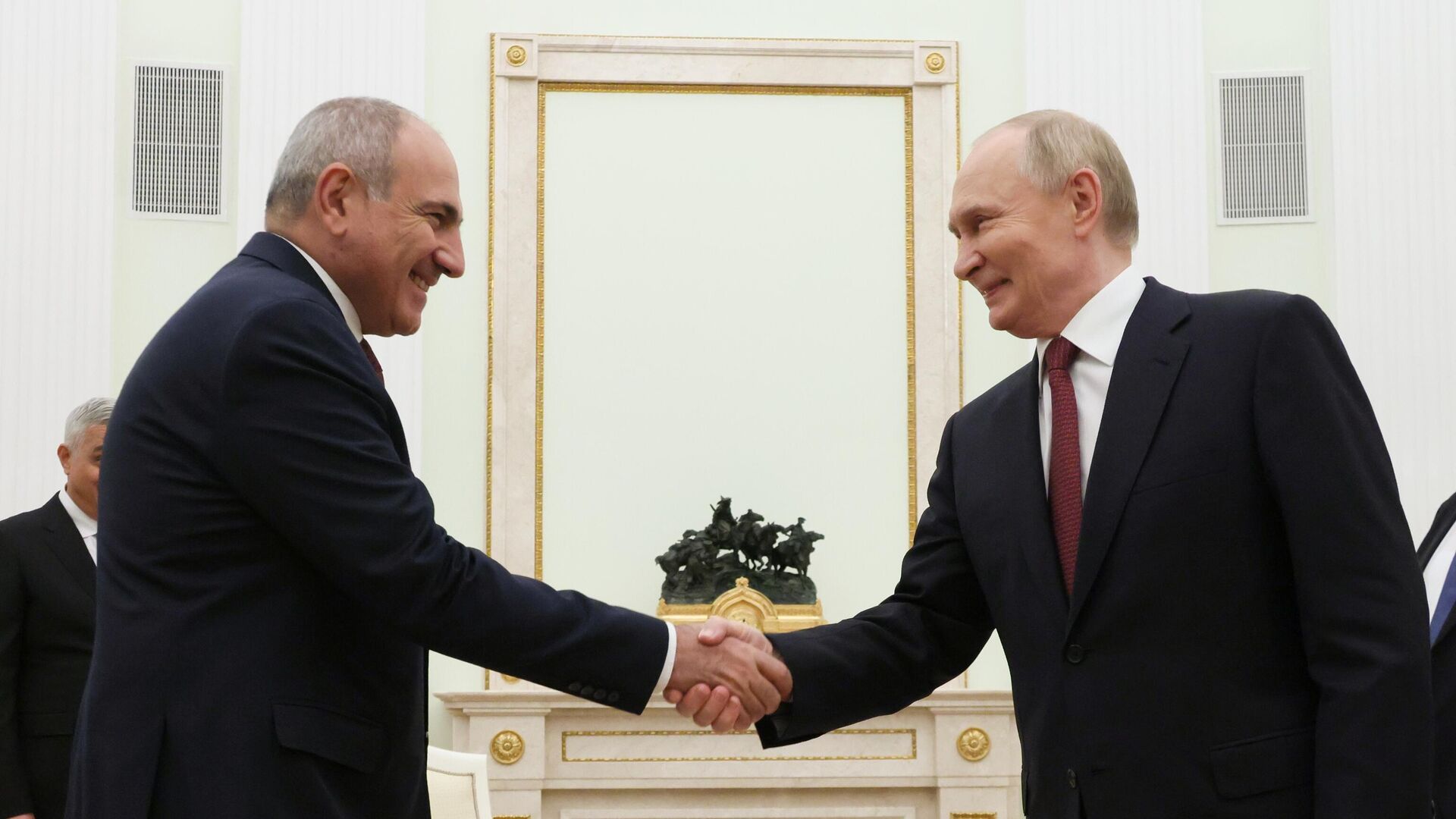 Никол Пашинян и Владимир Путин на встрече, Армения