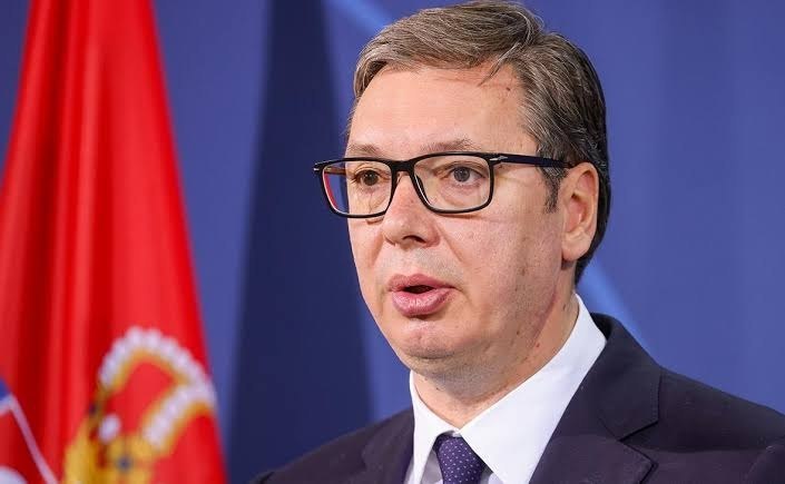 Президент Сербии Александар Вучич выступает с заявлением