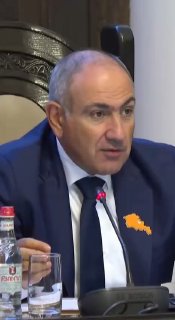 Никол Пашинян выступает на трибуне, Армения, ЕАЭС