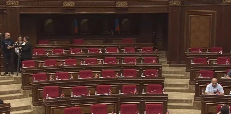 Заседание парламента Армении 18 июня, депутаты «Гражданского договора»