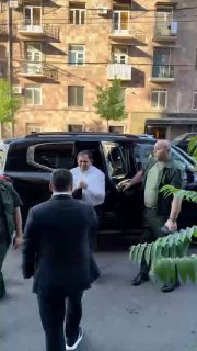 Сурен Папикян на встрече с молодёжью партии «Гражданский договор» в Армении
