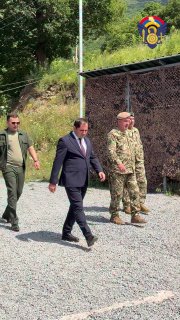 Министр обороны Армении Сурен Папикян на встрече с участниками учебных сборов