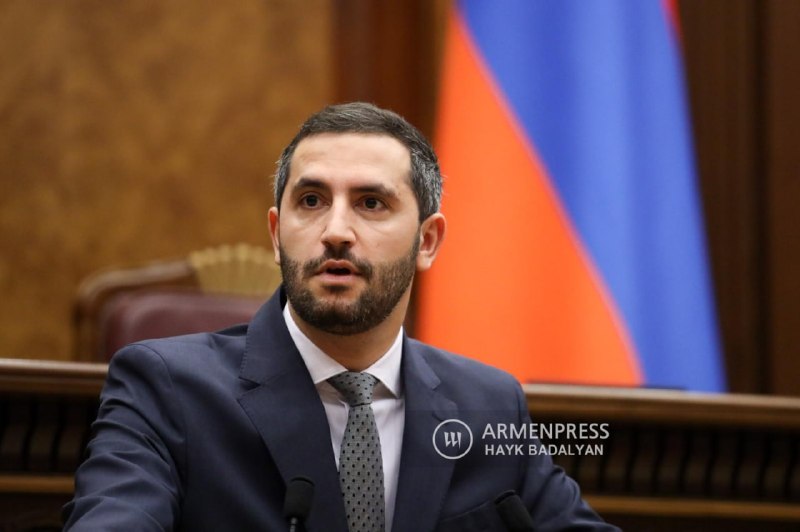 Рубен Рубинян на пресс-конференции в Ереване, Армения