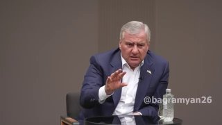 Никол Пашинян выступает на предвыборном митинге в Армении