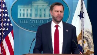 Вице-президент США Джей Ди Вэнс выступает с заявлением