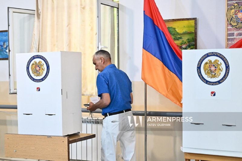 Граждане Армении голосуют на парламентских выборах 7 июня