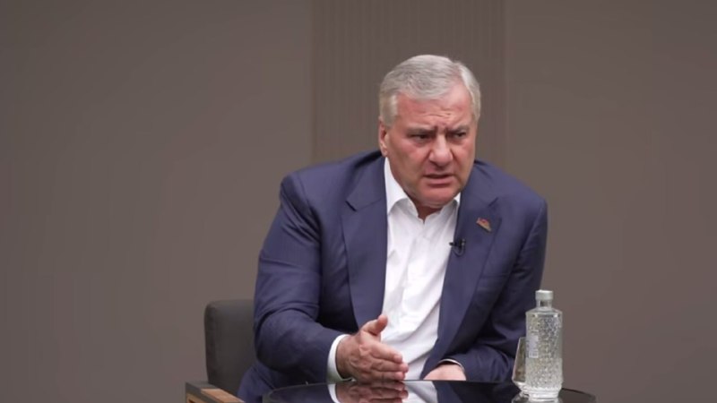 Самвел Карапетян, лидер партии «Сильная Армения», на предвыборном мероприятии