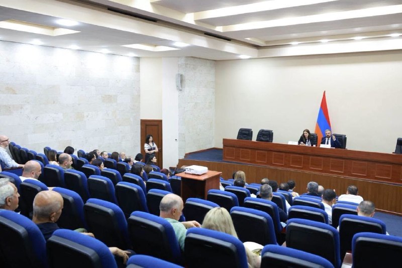 Встреча министра экономики Армении Геворга Папояна с экспортерами 25 июня