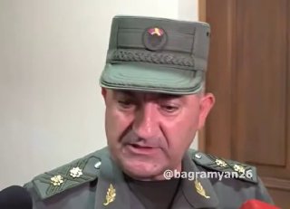 Эдвард Асрян, первый замминистра обороны Армении, выступает с заявлением