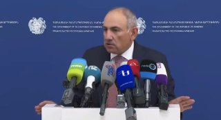 Никол Пашинян выступает с заявлением о Гагике Царукяне в Армении
