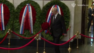 Владимир Путин на прощании с Сергеем Ивановым в Москве