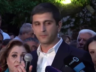 Акция сторонников проигравших кандидатов у здания ЦИК в Армении