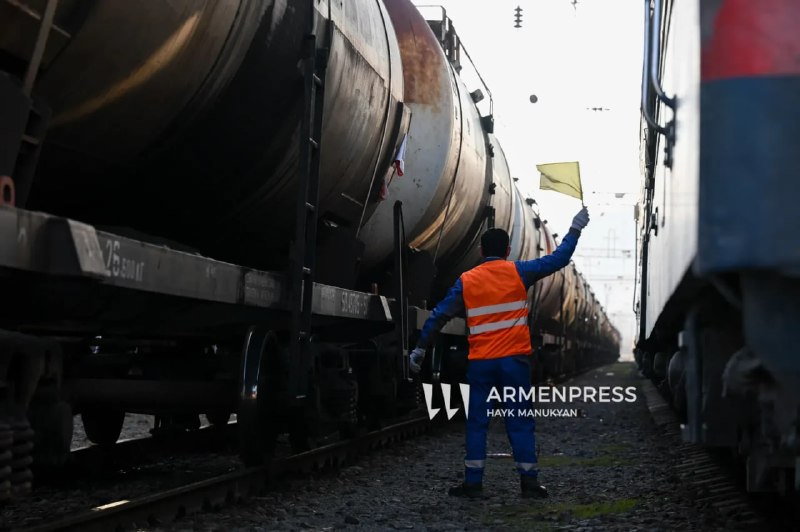 Железнодорожные цистерны с топливом на станции Баладжары, Азербайджан