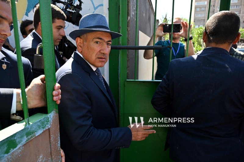 Премьер-министр Армении Никол Пашинян на брифинге с журналистами после голосования