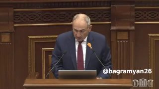 Премьер-министр Армении Никол Пашинян выступает в Национальном Собрании с отчётом о госбюджете