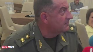 Начальник Генштаба Армении Эдвард Асрян на брифинге