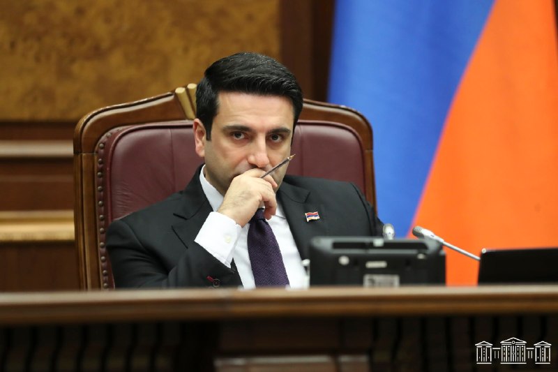 Ален Симонян выступает с заявлением о партиях, не имеющих мандата, Армения