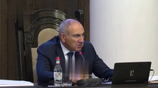 Никол Пашинян выступает на предвыборном мероприятии в Армении